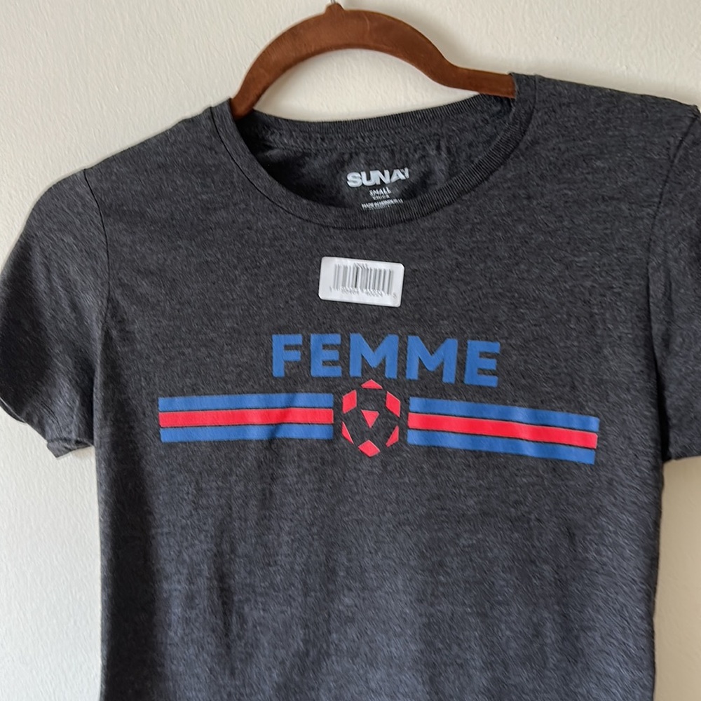 T-shirt - Picture 2 of 3